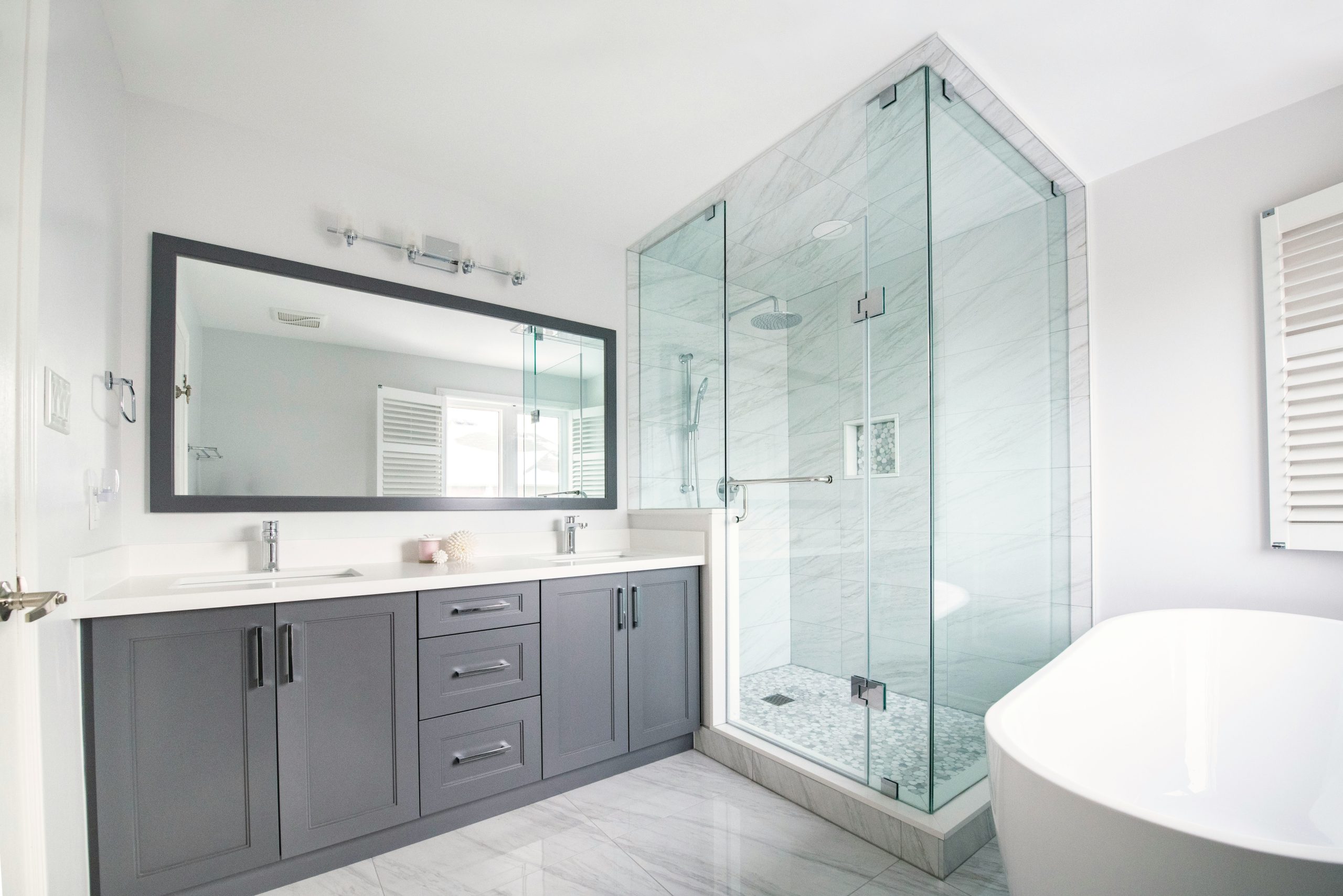 Salle de bain avec douche et bain Montréal